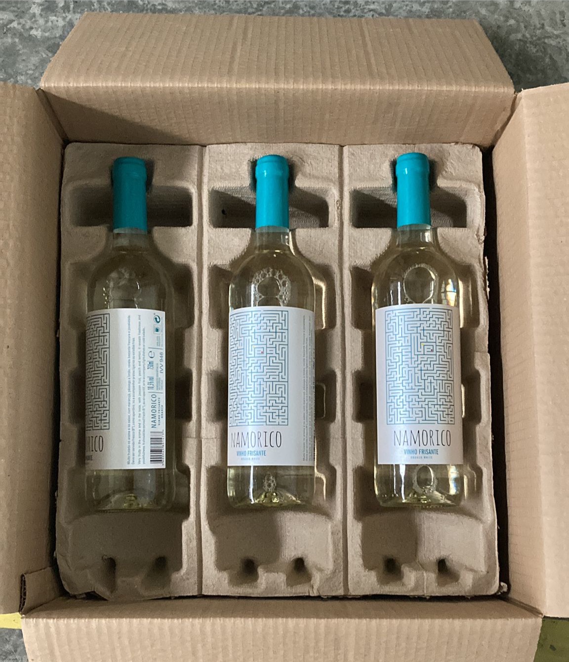 Garrafeira de 3x garrafas em polpa de papel moldada